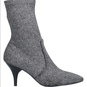 Bono Lou ankle booties